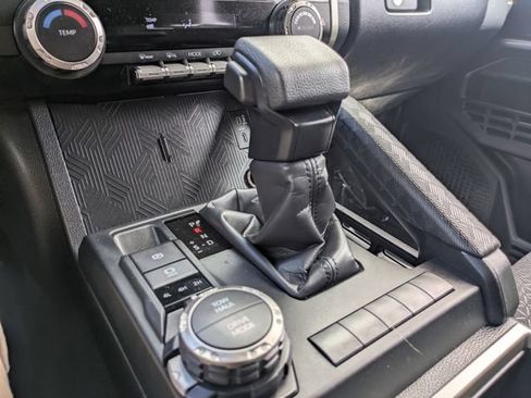 Certified 2025 Toyota 4Runner SR5 AWD/4WD image 31