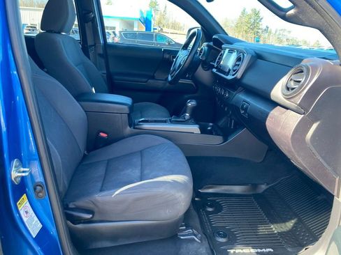 Used 2017 Toyota Tacoma TRD Sport w/ Tow Package (A/T) image 28