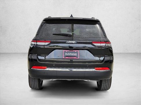 New 2026 Jeep Grand Cherokee Laredo image 8