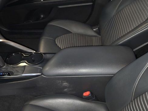 Used 2020 Toyota Camry SE image 20