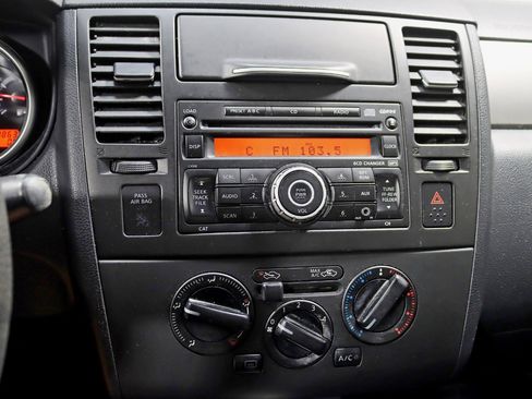 Used 2011 Nissan Versa 1.8 S FWD image 16