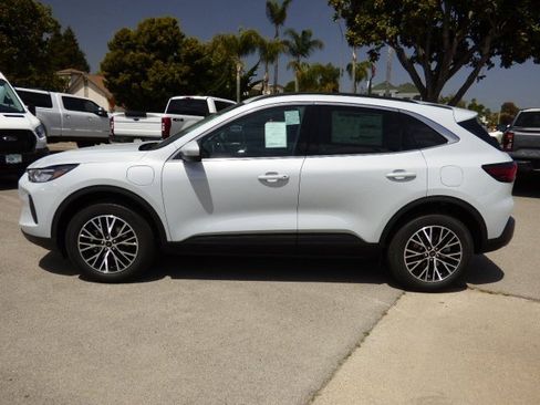 New 2025 Ford Escape SE image 24