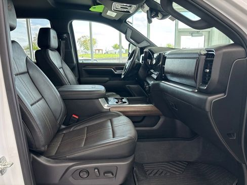 Used 2025 Chevrolet Silverado 3500 High Country AWD/4WD image 19