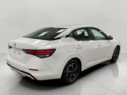 Used 2025 Nissan Sentra SV image 3