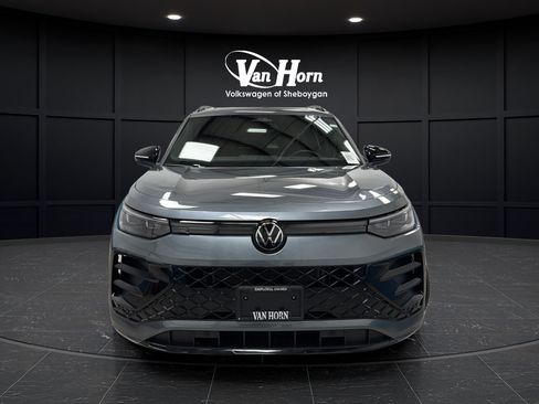 Used 2025 Volkswagen Tiguan SE R-Line AWD/4WD image 2