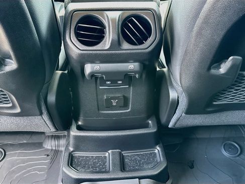 Used 2026 Jeep Wrangler Unlimited Sahara AWD/4WD image 25