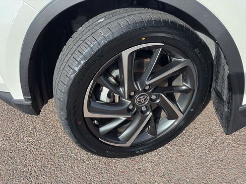 Used 2021 Toyota C-HR Limited image 4