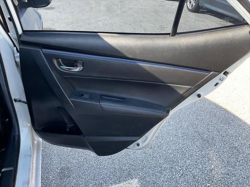 Used 2018 Toyota Corolla SE FWD image 17