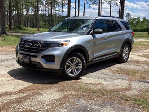 Used 2020 Ford Explorer XLT w/ Class III Trailer Tow Package image 2