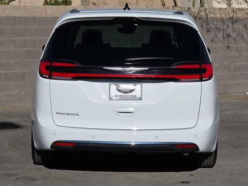 Certified 2024 Chrysler Pacifica Touring-L image 8