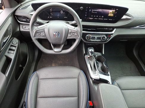 Used 2025 Buick Envista Sport Touring image 11