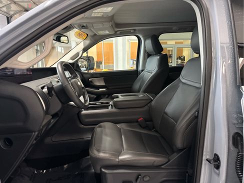 Used 2025 Ford Expedition Active RWD image 27