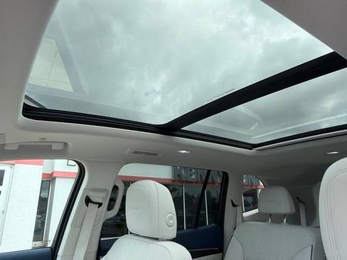 Used 2025 Buick Enclave Avenir w/ Super Cruise Package FWD image 22