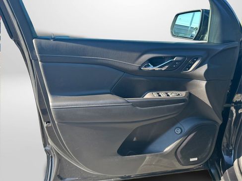 Used 2020 GMC Acadia SLT w/ Premium Package image 23