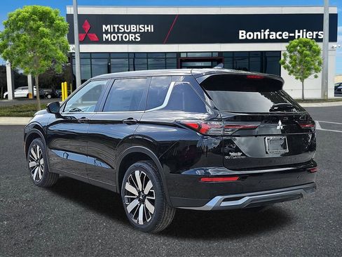 New 2026 Mitsubishi Outlander LE FWD image 3