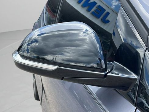 Used 2022 Chevrolet Bolt EUV LT w/ Convenience Package FWD image 31