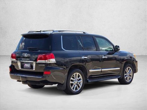 Used 2013 Lexus LX 570 4WD w/ Luxury Pkg w/Pre-crash image 5