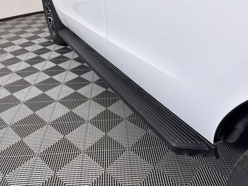 Used 2024 Ford Expedition XLT image 24