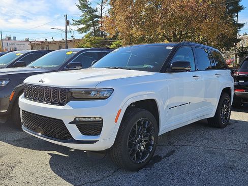 New 2025 Jeep Grand Cherokee Summit w/ Obsidian Package image 3