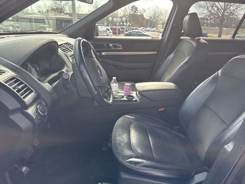 Used 2018 Ford Explorer XLT w/ Equipment Group 202A image 12