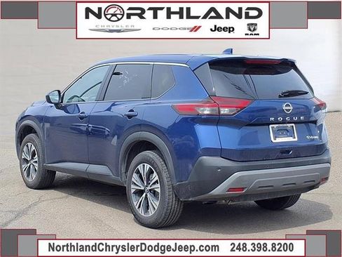 Used 2023 Nissan Rogue SV AWD/4WD image 2