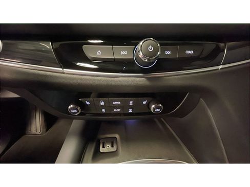 Used 2018 Buick Enclave Essence image 14