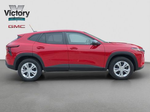 Used 2026 Chevrolet Trax LS FWD image 19