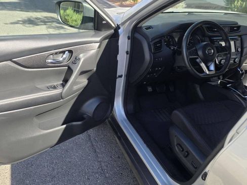 Used 2018 Nissan Rogue SV AWD/4WD image 17