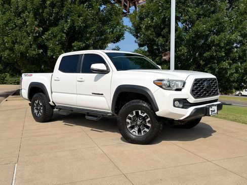 Used 2020 Toyota Tacoma TRD Off-Road AWD/4WD image 1