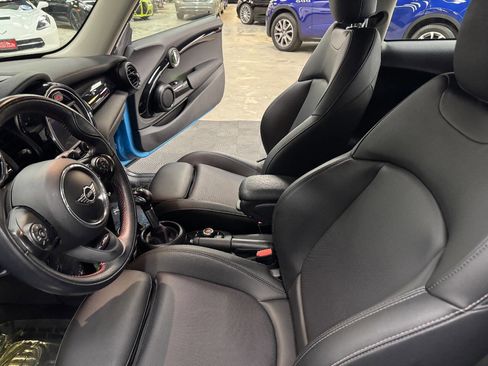 Used 2019 MINI Cooper S w/ Signature Upholstery Package image 34