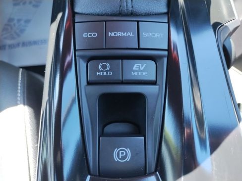 Used 2025 Toyota Camry SE FWD image 33