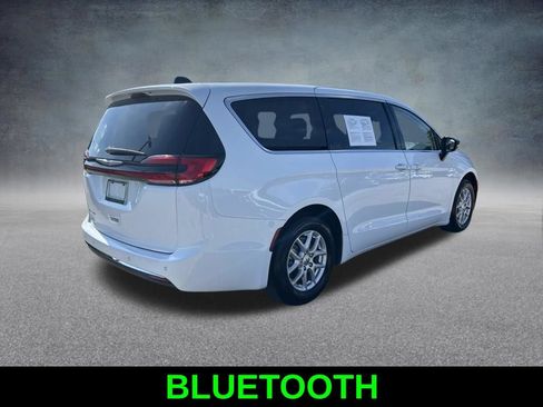 Certified 2024 Chrysler Pacifica Touring-L FWD image 5