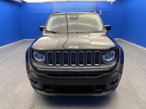 Used 2016 Jeep Renegade Latitude FWD image 3