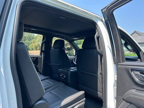 Used 2023 GMC Yukon XL SLT w/ SLT Premium Package RWD image 49