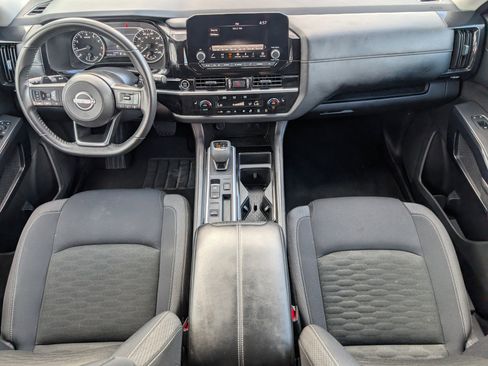 Used 2024 Nissan Pathfinder SV FWD image 5