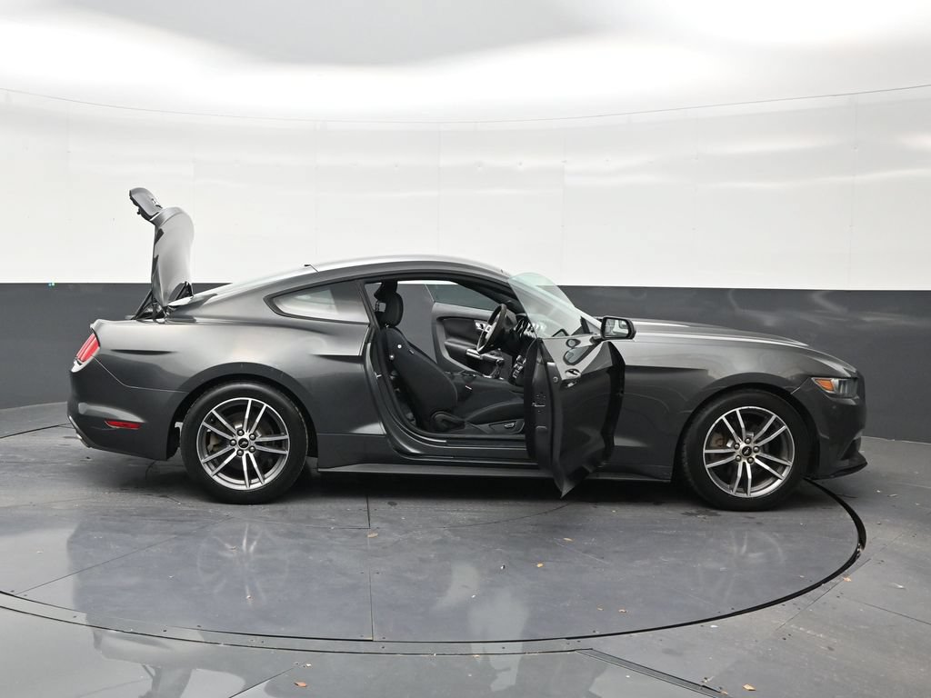 Used 2017 Ford Mustang Coupe RWD image 28