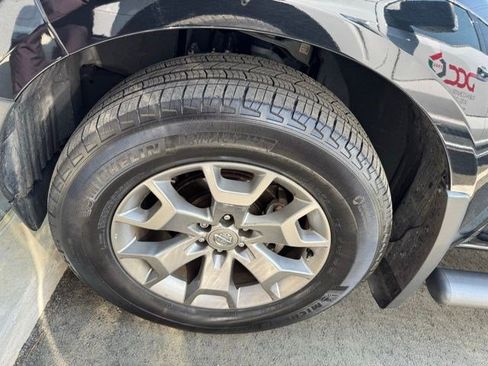 Used 2021 Nissan Frontier SV image 5