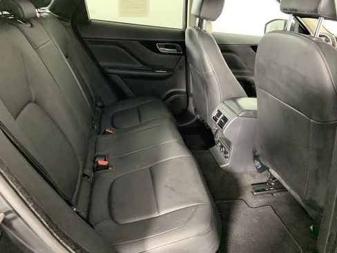 Used 2018 Jaguar F-PACE Premium image 19