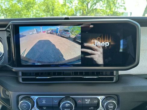 Used 2025 Jeep Wrangler Sport AWD/4WD image 24
