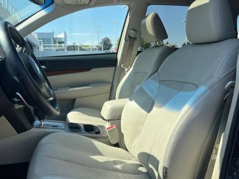 Used 2014 Subaru Outback 2.5i Limited w/ Moonroof Package AWD/4WD image 9