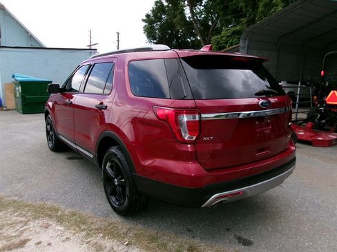 Used 2017 Ford Explorer XLT AWD/4WD image 9