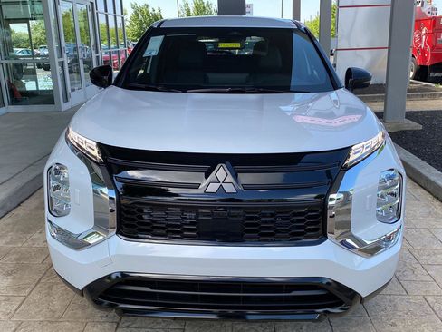 New 2026 Mitsubishi Outlander LE AWD/4WD image 2