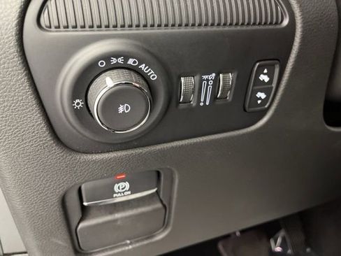 Used 2024 Jeep Wagoneer Series II w/ Flexible Seating Group RWD image 30
