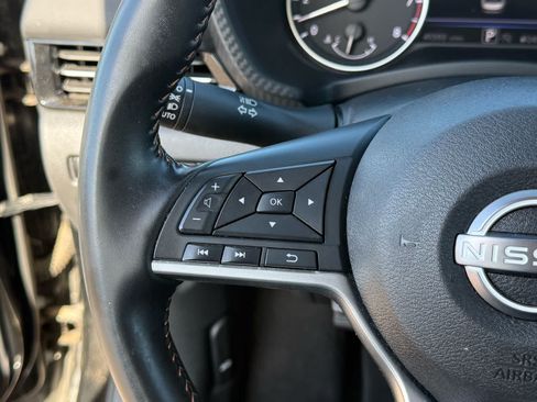 Used 2025 Nissan Sentra SR FWD image 18