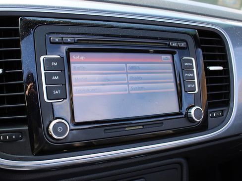 Used 2014 Volkswagen Beetle 1.8T image 21