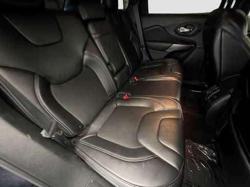 Used 2019 Jeep Cherokee Latitude Plus w/ Comfort/Convenience Group image 14