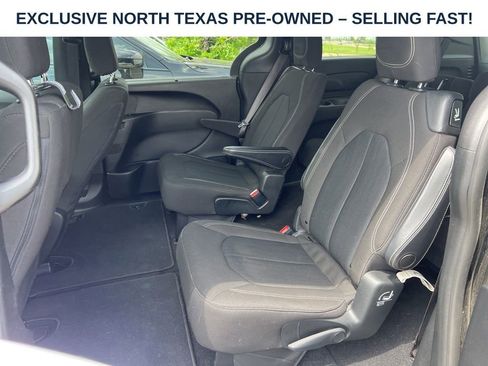 Used 2021 Chrysler Pacifica Touring w/ S Appearance Package FWD image 7