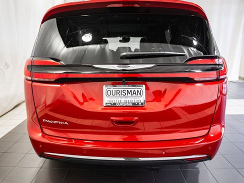 New 2026 Chrysler Pacifica Select image 5
