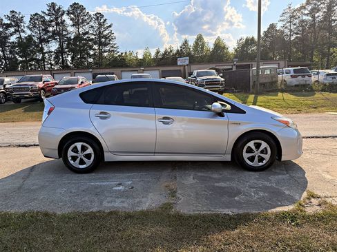 Used 2014 Toyota Prius Four FWD image 4