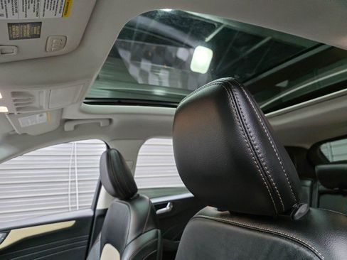 Used 2021 Ford Escape Titanium w/ Titanium Elite Package FWD image 18